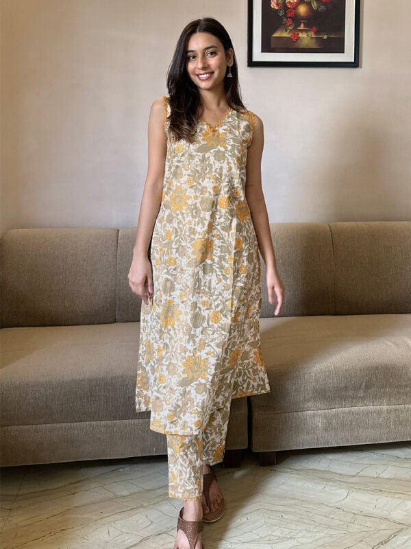 Elegant White Pure Cotton Floral Printed Straight Kurta Set for Comfortable Style