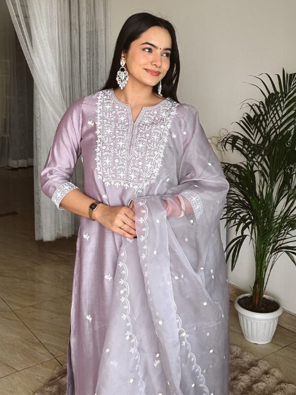 Elegant Lavender Silk Blend Embroidered Straight Kurta Set for a Stylish Look