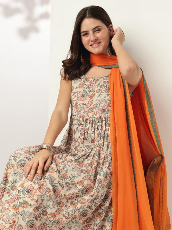 Off White Baumwolle Floral Bedrucktes A-Linien Kurta Set