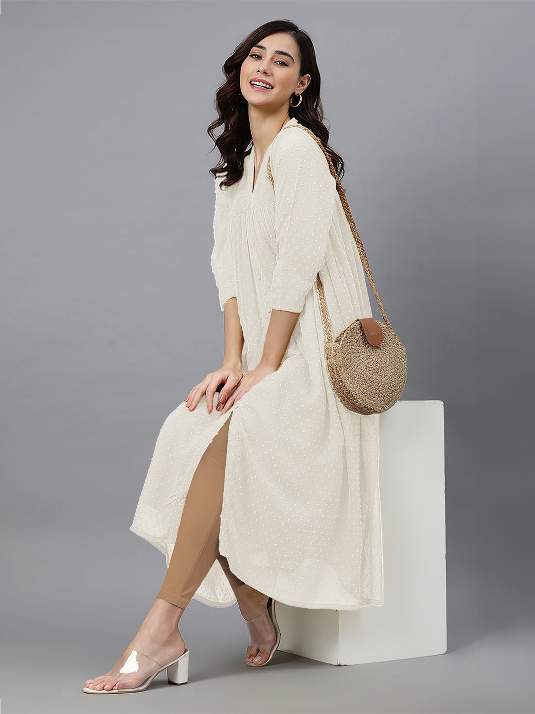 JAC24KR01565_5 JAC24KR01565_5