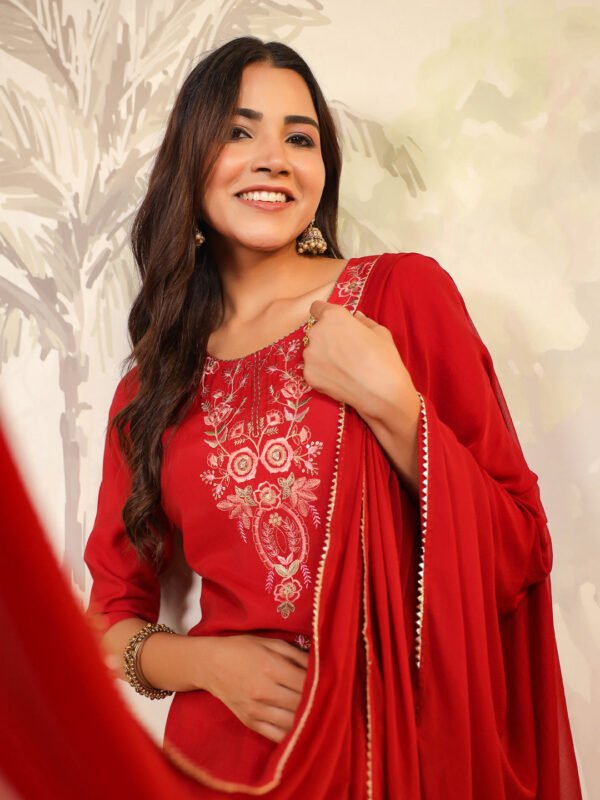 Eleganter maroon Chanderi Seiden-Embroidered gerader Kurta-Satz
